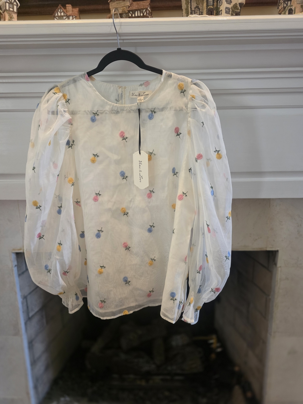 Vine & Love White Organza Floral Puff-Sleeve Blouse